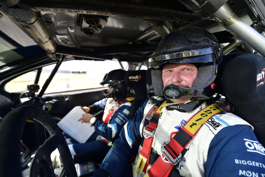Kenneth Madsen har det sidste halvandet år haft en virkelig topklasse rallybil. Det har givet ham stor mental styrke.
(Foto: Michael Eisenberg)